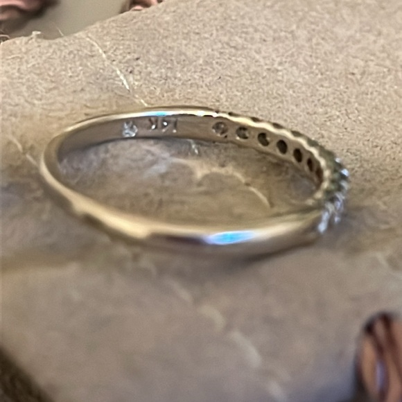Diamond wedding band women’s size 7 purchased at Macy’s 14K white gold - Picture 2 of 6